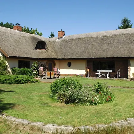 Dom wakacyjny Reeddachhaus Mit Seeblick - Ruhe - Traumhafter Lage Am Selliner *