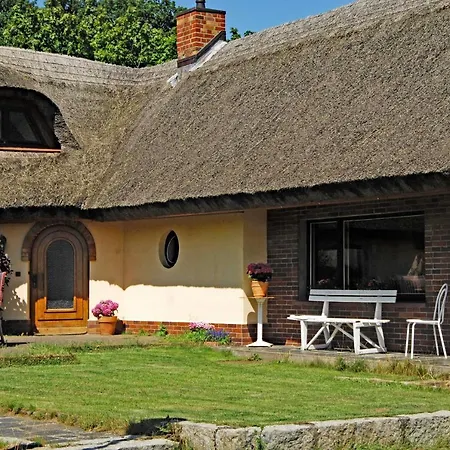 Reeddachhaus Mit Seeblick - Ruhe - Traumhafter Lage Am Selliner Sellin (Rugen)