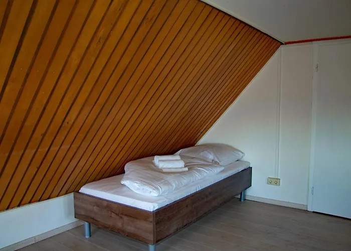 Reeddachhaus Mit Seeblick - Ruhe - Traumhafter Lage Am Selliner Sellin (Rugen)