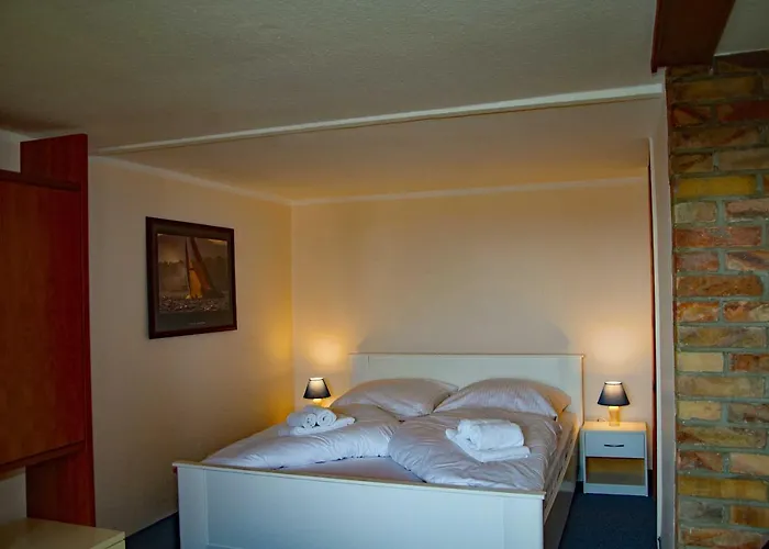 Reeddachhaus Mit Seeblick - Ruhe - Traumhafter Lage Am Selliner Sellin (Rugen)