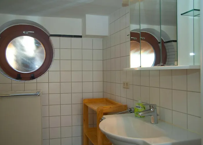 Reeddachhaus Mit Seeblick - Ruhe - Traumhafter Lage Am Selliner