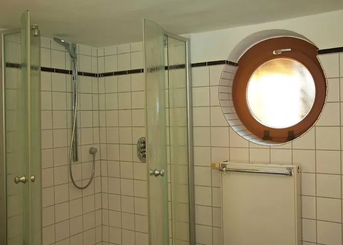 Reeddachhaus Mit Seeblick - Ruhe - Traumhafter Lage Am Selliner